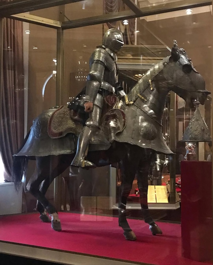 Chiêm ngưỡng những cỗ xe ngựa lộng lẫy tại Phòng vũ Khí Kremlin. Nguồn: fijiroom