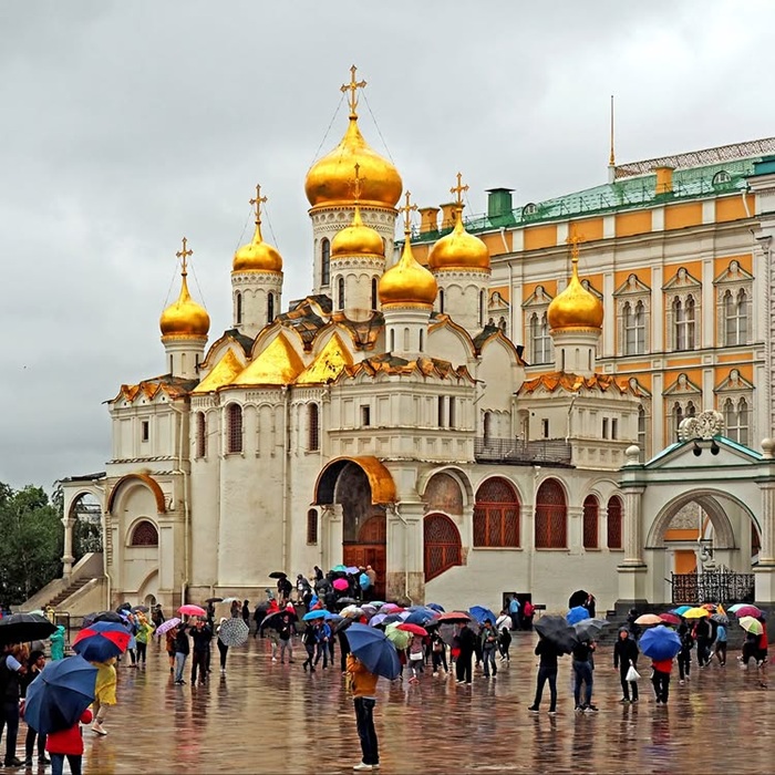 Lưu ý về quy trình kiểm tra an ninh và các quy định khi tham quan cung điện Kremlin. Nguồn: stuartandlizphotos