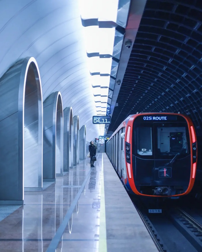Tàu điện ngầm là phương tiện chính mà du khách nên sử dụng để đến điện Kremlin. Nguồn: vzuevcaptures