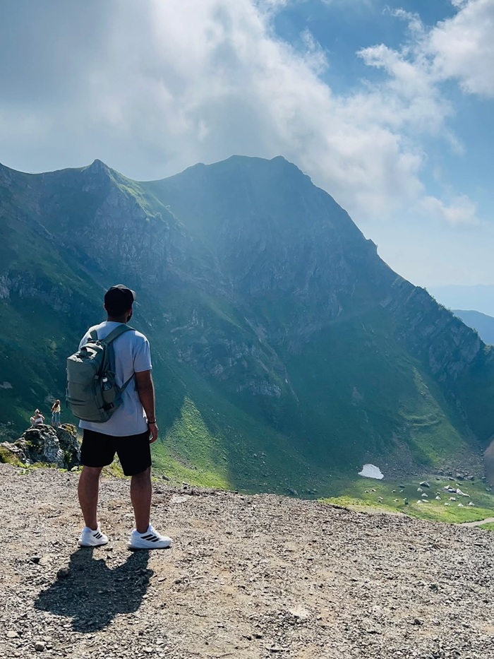 Tham gia các tour trekking xuyên rừng khi du lịch Sochi Nga. Nguồn: alhumod.89