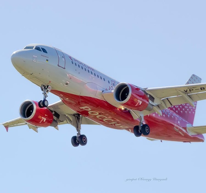 Du khách có thể lựa chọn chuyến bay nội địa hoặc đi tàu đến Sochi. Nguồn: givspot