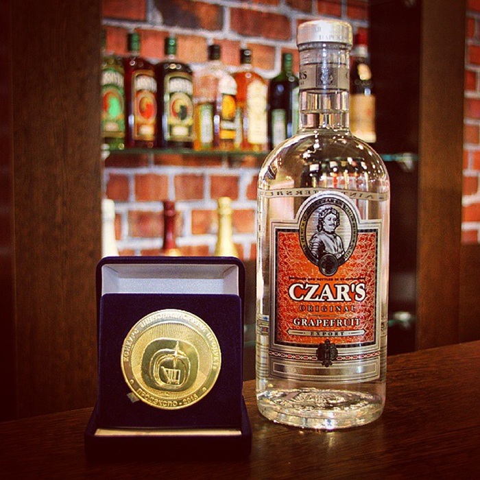 Thiết kế đẳng cấp hoàng gia của thương hiệu Tsarskaya Vodka nổi tiếng. Nguồn: ladoga_drinks