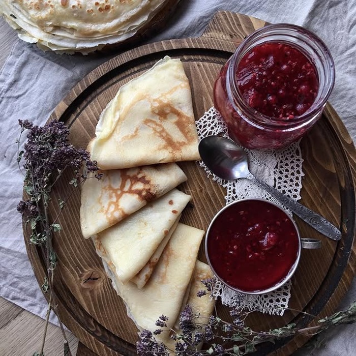 Bánh Blini S Varenyem là món ngon tráng miệng không thể bỏ qua tại Nga. Nguồn: pin_magic_home