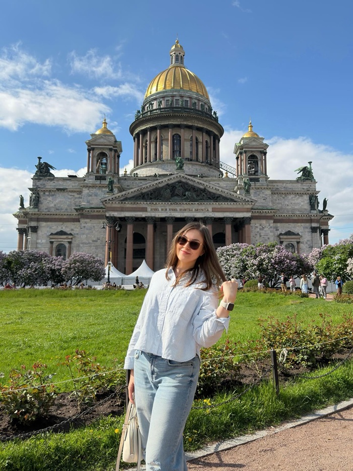 Du khách check-in không gian lễ hội rực rỡ tại Saint Petersburg. Nguồn: elenka__live