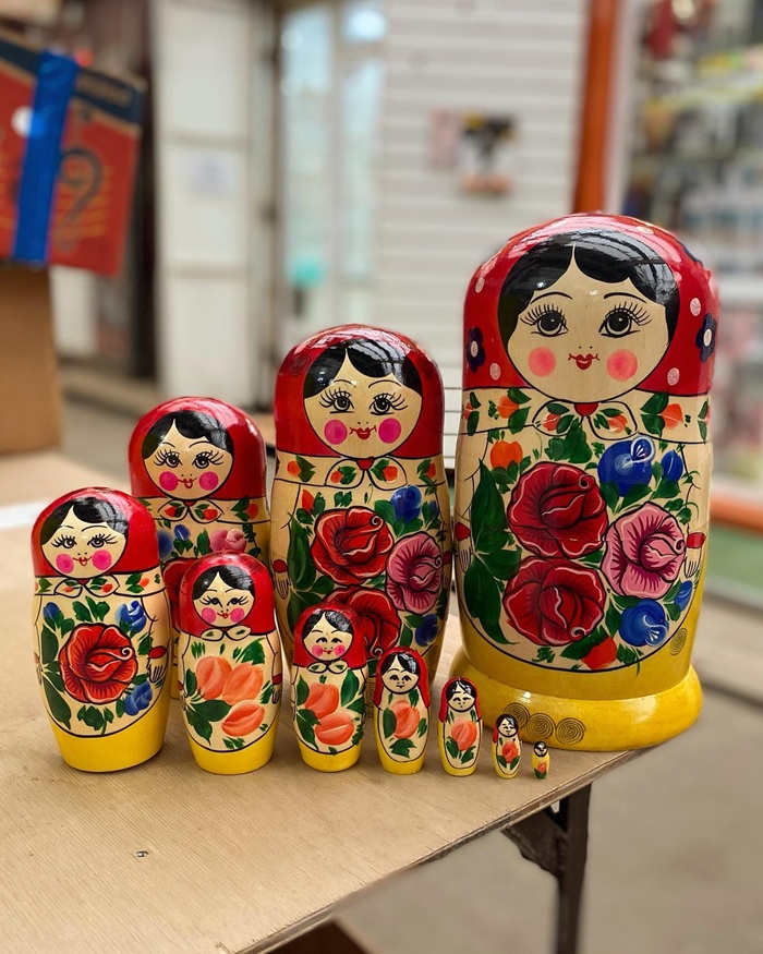 Hình ảnh cô gái truyền thống trên búp bê Nga Semyonovskaya. Nguồn: russiansouvenirrnd