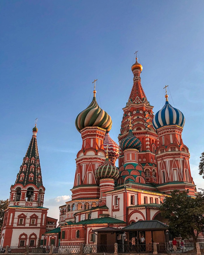 Nhà thờ thánh Basil nằm phía nam Quảng trường Đỏ ở Moscow. Nguồn: cheygotravel