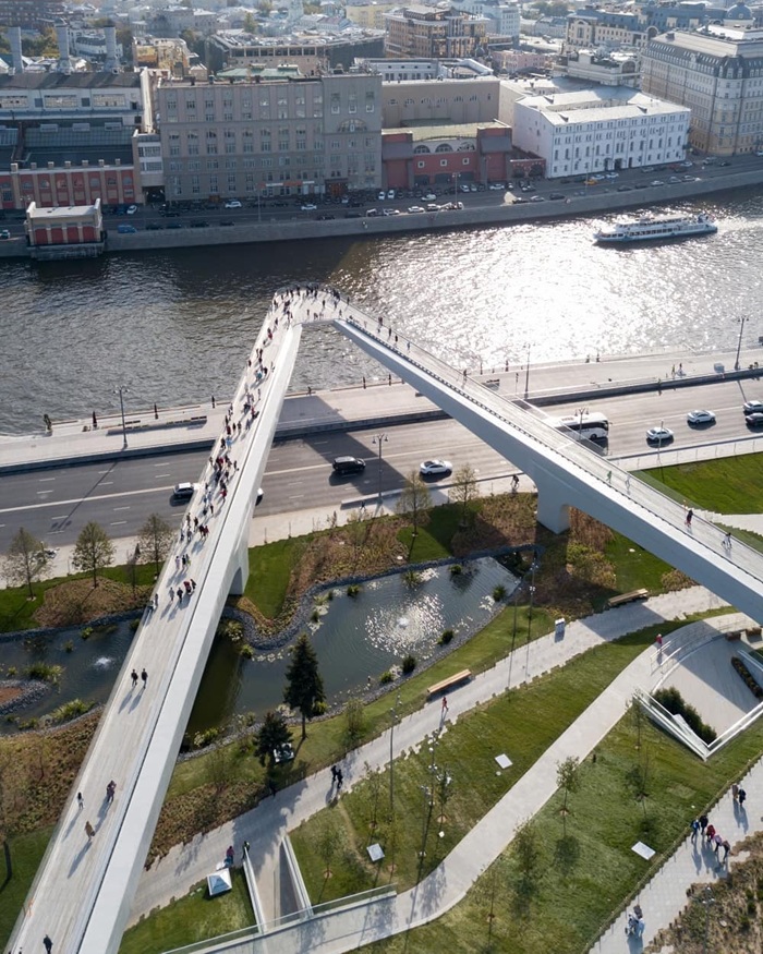 Góc quay chụp công viên Zaryadye view sông Moskva siêu ấn tượng. Nguồn: mimarkaanc