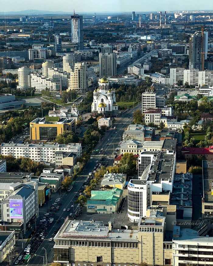 Toàn cảnh thành phố Ekaterinburg với vẻ đẹp hiện đại và cổ kính. Nguồn: antonsuhoff