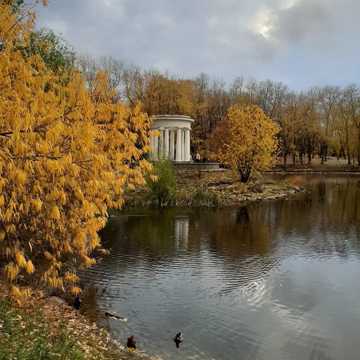 Vườn Kharitonov - Không gian xanh mát và tĩnh lặng tại Ekaterinburg. Nguồn: marinatolschina