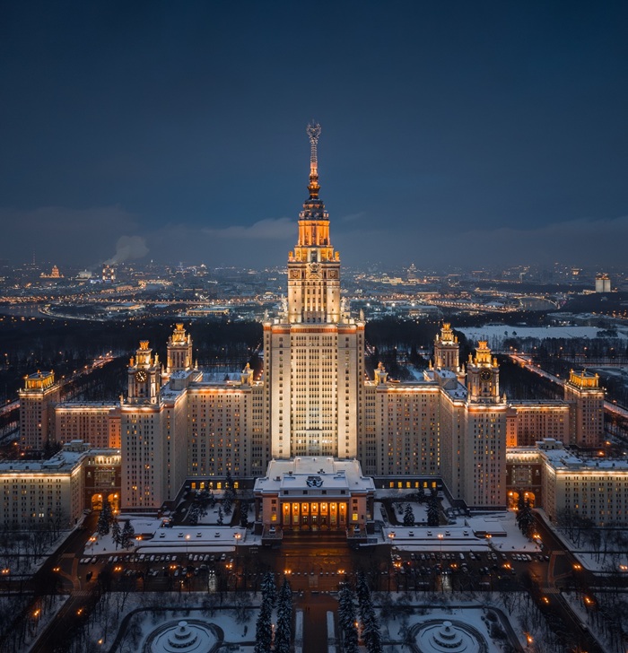 Ngắm nhìn vẻ đẹp tráng lệ của Đại học Lomonosov Moscow. Nguồn: oleg_zeppelin