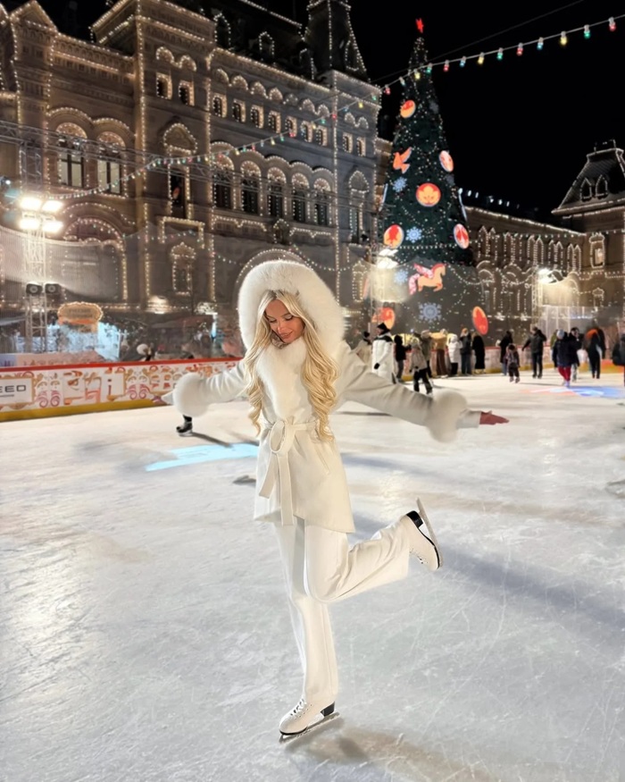 Trải nghiệm trượt băng ngoài trời thú vị tại công viên Moscow. Nguồn: girlstravelportrait